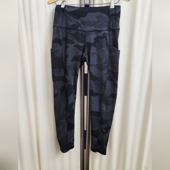 The North Face Pants - The North Face Black Camo Leggings | Size M – Activewear Comfort & Sleek Style